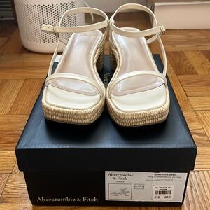 Abercrombie & Fitch - Zendaya Sandals (Size 6)